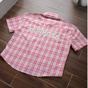 Camisa de mujer de manga corta, rosa a cuadros, con botones, estilo casual para primavera/verano, hecha de tela de algodón, con bolsillos. - Product Image 2