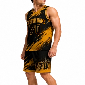 Ensemble d'uniformes de basketball personnalisés pour hommes, sublimation sur mesure, design d'équipe, qualité supérieure, séchage rapide, coupe athlétique, léger et performant - Product Image 3
