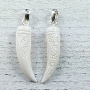 Pendientes Exclusivos con Colgante de Hueso, Diseño Étnico, Artesanía Natural - Product Image 1
