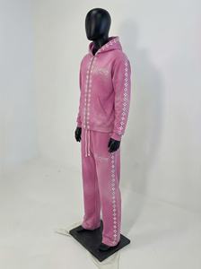 Conjunto Deportivo Personalizado Unisex con Pedrería |   Sudadera con capucha y cremallera de felpa francesa y pantalones deportivos |   Fabricante de Conjuntos Deportivos Estilo Jogger de Marca Privada OEM - Product Image 2