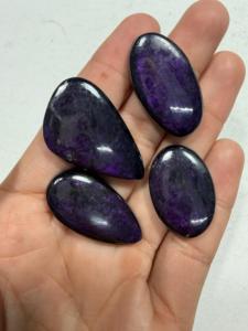 Cabochons de purpurite naturelle en gros pour la fabrication de bijoux à prix abordable - Product Image 1