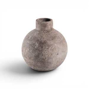 Vase en poterie d'argile minimaliste à finition non vernie, vase à fleurs vintage en terre cuite pour décoration de table, personnalisable - Product Image 1