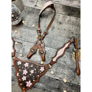 2026 Ensemble de sellerie en cuir marron anglais avec ornements brillants, comprenant têtière, collier de poitrine et licol, avec points ThunderBird et conchos, pour spectacle et usage polyvalent - Product Image 2