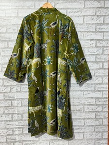 Bata Kimono de Terciopelo de Algodón Hecha a Mano: Bata Nupcial con Estampado de Tigre - Product Image 4