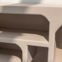 Console de présentation en bois beige Vandana Sierra Vento, design minimaliste moderne en bois massif