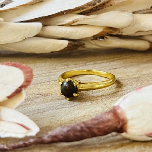 Bague en pierre de soleil au design tendance, bijoux solaires bohèmes, bagues minimalistes en laiton pour femmes, plaqué or 18 carats, fine bague céleste, vente en gros - Product Image 5
