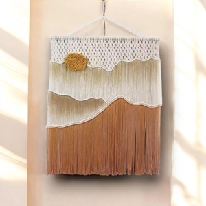 งานฝีมือตกแต่งผนังแบบมาคราเม่ลายพระอาทิตย์ตก เหมาะสำหรับใช้เป็นฉากหลังถ่ายภาพ สร้างบรรยากาศสวยงาม และใช้ในการสร้างสรรค์เนื้อหา - Product Image 1