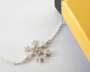 Bracelet chaîne en or blanc avec flocon de neige et diamant de laboratoire - Product Image 5