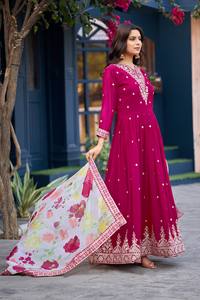 Traje Anarkali bordado en georgette con dupatta para uso indio y pakistaní - Product Image 3