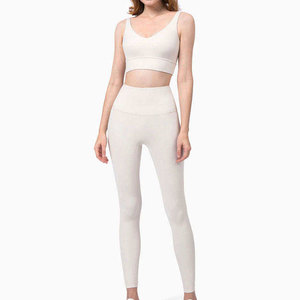 Ensemble de yoga tendance : leggings de fitness et soutien-gorge de sport assorti, parfait pour la salle de sport, le yoga, la course à pied et l'entraînement - Product Image 1