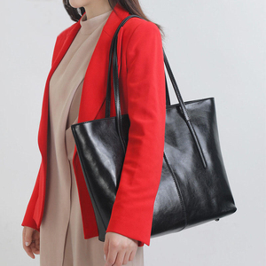 travel shoulder <b>bag</b> with durable construction and flexible storage capacity shoulder <b>bag</b> with compact design - Product Image 3