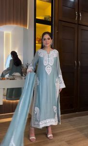 Ensemble Sharara Salwar Kameez en Chinon et Faux Georgette, style Indien Pakistanais, avec broderie et travail de cordonnerie lourds, pour l'hiver et l'été, tenue de soirée - Product Image 3