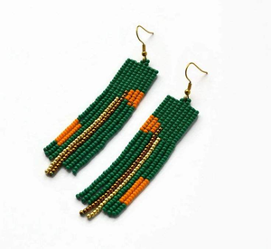 Boucles d'oreilles pendantes de luxe en perles de rocaille, motif brodé perlé, entièrement personnalisables - Product Image 1