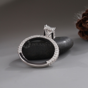 Anillo de Oro Blanco con Diseño Moderno, Anillo con Diamantes Creados en Laboratorio con Corte Baguette, Certificado por IGI con Claridad VVS para Mujer en Venta - Product Image 5