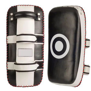 Protège-tibias professionnels légers en cuir pour l'entraînement de boxe et de Muay Thai – Boucliers de frappe durables et respirants pour les arts martiaux - Product Image 1