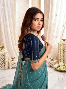 AARA Fashion Saree en soie vert sarcelle élégant avec broderie dorée, tenue de mariage indienne traditionnelle pour femme, longueur au sol, coupe classique, Sun - Product Image 2