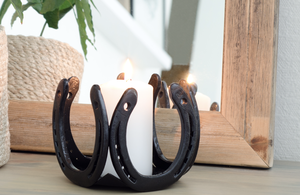 Support de bougie équestre en métal sur trépied, fait main en fer, inspiré du cheval, pour table, décoration rustique, centre de table - Product Image 4