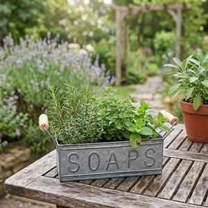 Jardinière galvanisée avec poignées en bois, idéale pour les herbes aromatiques de la cuisine et la décoration extérieure, fabriquée à la main en Inde - Product Image 4