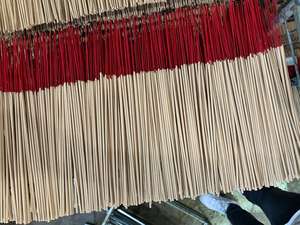 Varillas de Incienso de Sándalo Blanco Natural Gmex con Mango Rojo para Uso Religioso en el Mercado de Malasia, Indonesia y Tailandia - Product Image 3