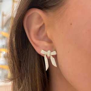 Boucles d'oreilles clous nœud ruban diamant en or massif 14K 18K, serties de diamants de laboratoire taille ronde pavé, fermoir poussoir, bijoux de luxe mobiles et élégants - Product Image 6