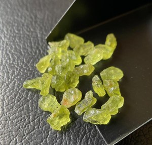 Raw <b>Peridot</b> Gemstones Natural August Birthstone Rough Green Crystal Healing Stone For Jewelry Making Bulk Supply - Product Image 3