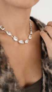 Collar de tenis con 25 diamantes de laboratorio de corte esmeralda y piedras laterales marquesa |   Joyería nupcial para mujer de oro blanco de 14 quilates con certificado IGI - Product Image 2