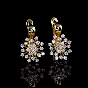 Pendientes de Diamantes Cultivados en Laboratorio con Forma de Gota en Oro Amarillo |   Joyería Fina para Novias y Fiestas | Pendientes de flores para mujer - Product Image 1