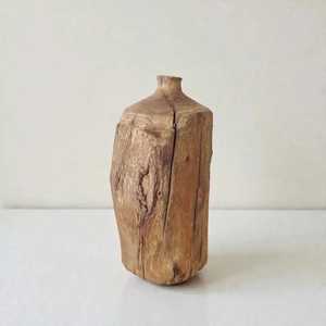 Paire de vases cylindriques en bois foncé brillant, faits à la main, conteneurs à fleurs en bois courbé, centre de table moderne, décoration pour la maison et le bureau - Product Image 4