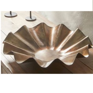 Bol en métal décoratif incurvé à la main pour servir des en-cas, design artisanal, bol à fruits, bol de service en métal fini sur mesure - Product Image 2