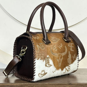 กระเป๋าเดินทางแบบสะพายข้างหนังวัวแท้ปี 2026 ดีไซน์คาวบอยสไตล์ตะวันตก ขนาดกลาง รุ่น Speedy Duffel  ตกแต่งด้วยผมแท้ - Product Image 4