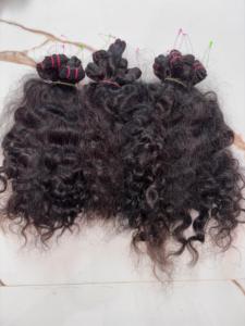 Lots de Cheveux Humains Bouclés 100% Naturels Indiens – Cheveux de Temple Noirs Non Traités en Gros - Product Image 4