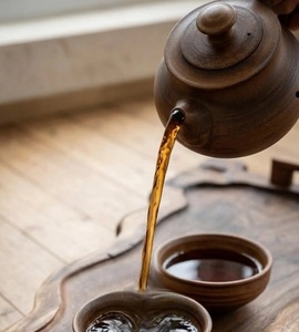 ถาดเสิร์ฟไม้วอลนัทขอบธรรมชาติ ถาดไม้สไตล์เรสติกพร้อมหูจับ เป็นมิตรกับสิ่งแวดล้อม พกพาสะดวก ใช้สำหรับจัดเลี้ยงและใช้ในบ้าน - Product Image 6