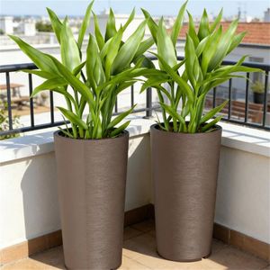 Ensemble de 2 pots de fleurs en plastique brun pour l'extérieur, design gain de place pour une présentation pratique des plantes - Product Image 1