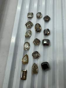 เพชรที่ได้รับการรับรองจาก IGI เพชรสังเคราะห์สีต่างๆ รูปทรงคุชชั่น รูปไข่ รูปหยดน้ำ และรูปทรงมรกต ในโทนสีแชมเปญ คอนยัค และสีเหลือง - Product Image 3