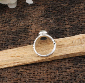 แหวนเงินแท้ประดับมูนสโตนสีรุ้งธรรมชาติทรงเบเซล ประกายสีฟ้า พร้อมพลอยสีขาว สำหรับผู้หญิง เครื่องประดับทำมือ ขายส่ง - Product Image 4