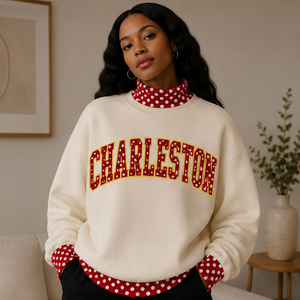 Sweat-shirt vintage pour femme à col montant, en molleton de coton épais de haute qualité, à épaules tombantes, à pois rouges et avec bordure contrastante - Product Image 3