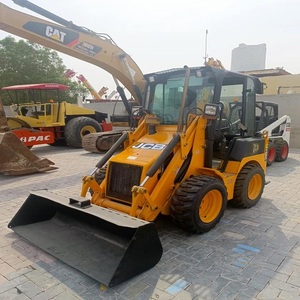 รถตักล้อยาง JCB 1CX ขนาดกะทัดรัด ขับเคลื่อนด้วยดีเซลกำลังสูง ระบบขับเคลื่อน 4 ล้อ สำหรับงานก่อสร้าง พร้อมหัวตักด้านหน้าและหัวขุดด้านหลัง - Product Image 4