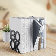 Serre-livres fonctionnels en acier, robustes et décoratifs, élégants organisateurs de rangement pour bibliothèque, solution de présentation contemporaine - Product Image 2