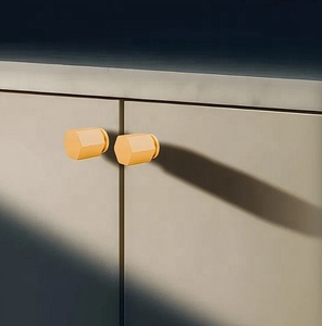 Poignée de meuble moderne en laiton brossé, finition dorée, design floral élégant pour cuisine, avec finition naturelle - Product Image 5