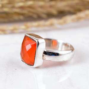 Anillo Unisex de Plata de Ley 925 con Cornalina Naranja en Forma de Cojín, Estilo Bohemio Hippie, Hecho a Mano, Ajustable, con Banda de Filigrana - Product Image 3