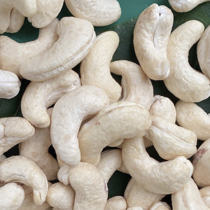 ขายร้อน ราคาถูก เม็ดมะม่วงหิมพานต์ดิบ WW180, WW240, WW320, LP ราคาเม็ดมะม่วงหิมพานต์ในเวียดนาม ขนาดตัดตามสั่ง - Product Image 1