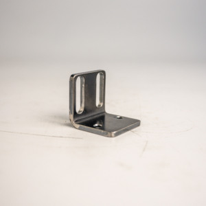 AMT VINA Fabrication sur mesure OEM ODM en acier inoxydable, usinage CNC de précision, support en L multi-trous en tôle, fabriqué selon les dessins CAO - Product Image 1