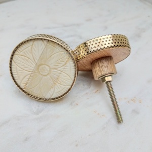 Pomo de puerta de hueso verde Tiradores de cajón de gabinete redondo con herrajes de marco de latón Tiradores y perillas de muebles de cocina - Product Image 2