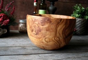 Bol à salade en bois écologique, cadeau de mariage, de Noël ou d'anniversaire pour elle ou lui, utilisation en cuisine - Product Image 3