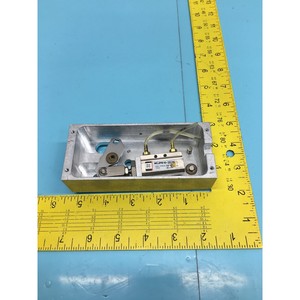 ชุดประกอบวาล์วแบบร่อง AMAT 0010-09021 P5000 I/O - อุปกรณ์และชิ้นส่วนเซมิคอนดักเตอร์ระดับโลกที่เชื่อถือได้ - Product Image 1