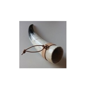 Elegante Juego de Cuerno Vikingo para Beber con Soporte de Madera y Funda de Cuero para una Presentación Premium - Product Image 2