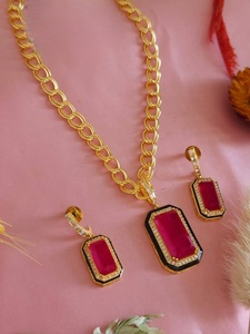 Conjunto de colgante de cadena de diseño moderno y a la moda con piedras y perlas para mujeres, colección para fiestas de boda y uso diario para chicas. - Product Image 4