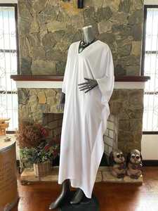 ชุดเดรสคาฟทันผ้าเรยอนสีขาว ไซส์ใหญ่ ทรงหลวม คอวี ดีไซน์หรูหราพลิ้วไหว เหมาะสำหรับใส่ไปเที่ยวพักผ่อนและชายหาด - Product Image 4