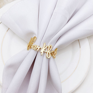 Les anneaux de serviette en aluminium doré de haute qualité THANKFUL donnent aux serviettes en tissu une touche plus soignée et élégante. - Product Image 1