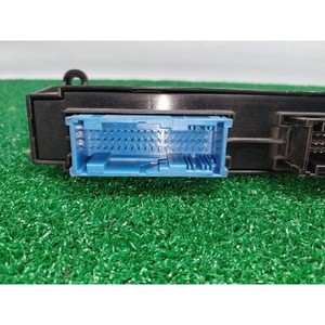 1 Série d'ECU et de modules informatiques d'occasion 6135922987202 - Product Image 3